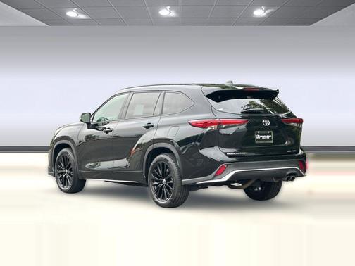 Midnight Black Metallic 2023 Toyota Highlander XSE