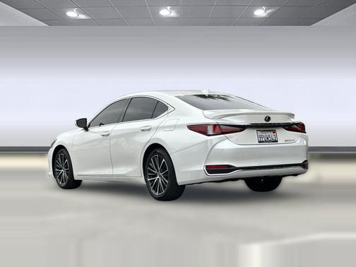 Eminent White Pearl 2025 Lexus ES 300h Base