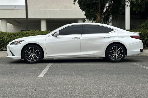 Eminent White Pearl 2025 Lexus ES 300h Base