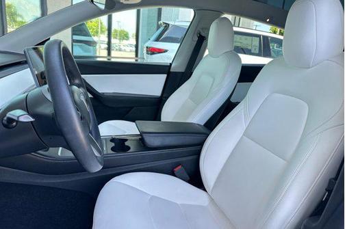 Pearl White Multi-Coat 2022 Tesla Model Y Long Range Dual Motor All-Wheel Drive