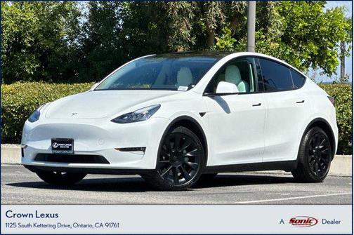 Pearl White Multi-Coat 2022 Tesla Model Y Long Range Dual Motor All-Wheel Drive