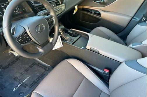 2025 Lexus ES 350 Base