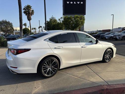2022 Lexus ES 350 Base