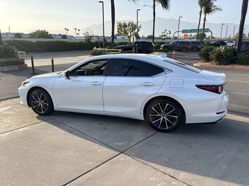 2022 Lexus ES 350 Base