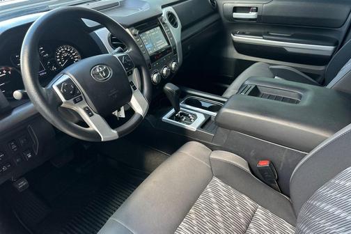 Midnight Black Metallic 2019 Toyota Tundra SR5