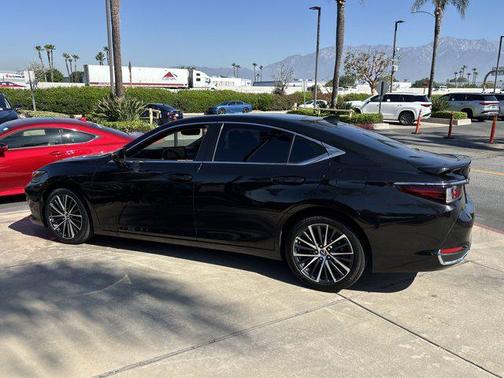 2023 Lexus ES 300h Base
