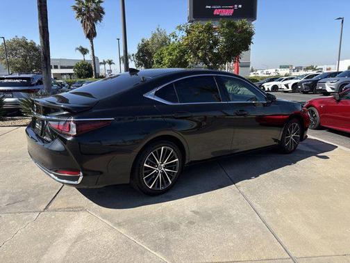 2023 Lexus ES 300h Base