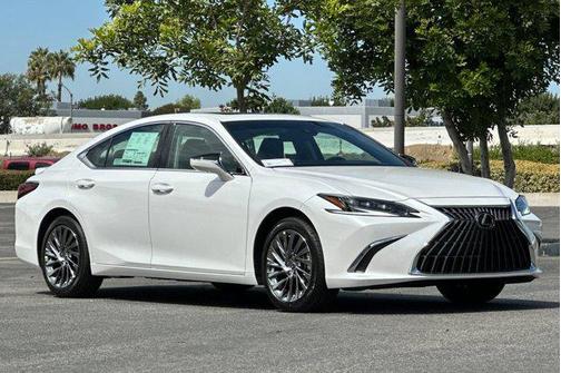2025 Lexus ES 300h Luxury