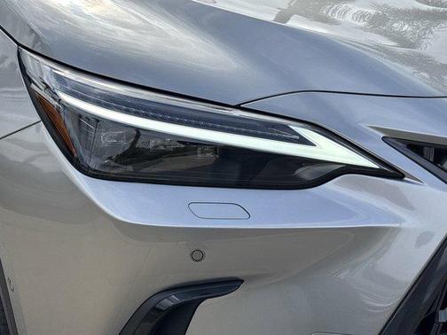 2025 Lexus NX 450h+ Luxury