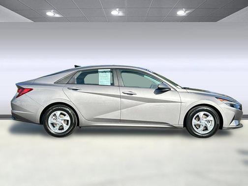 2021 Hyundai ELANTRA SE