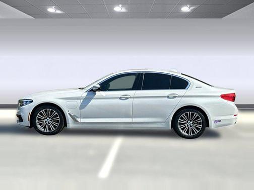 Mineral White Metallic 2019 BMW 530e iPerformance