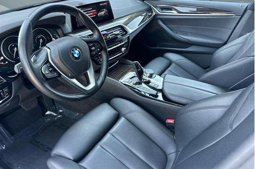 Mineral White Metallic 2019 BMW 530e iPerformance