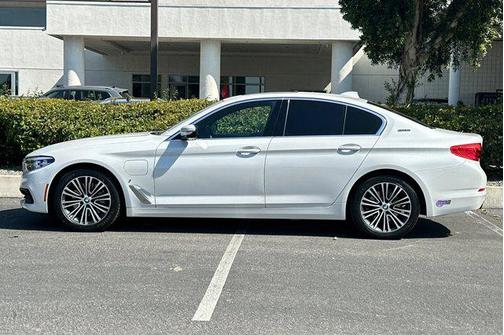 Mineral White Metallic 2019 BMW 530e iPerformance