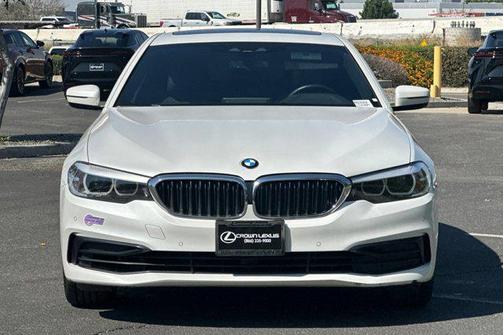 Mineral White Metallic 2019 BMW 530e iPerformance