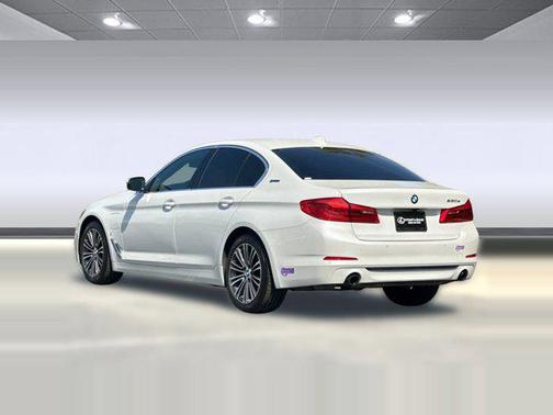 Mineral White Metallic 2019 BMW 530e iPerformance