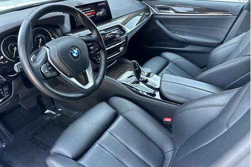 Mineral White Metallic 2019 BMW 530e iPerformance