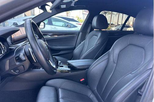 Mineral White Metallic 2019 BMW 530e iPerformance