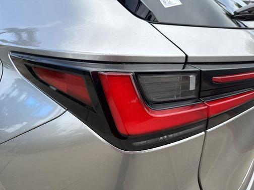 2025 Lexus NX 350h Premium