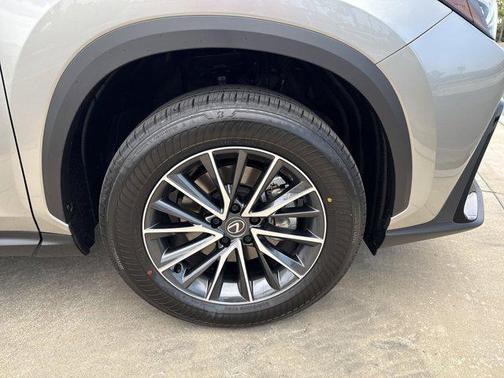2025 Lexus NX 350h Premium