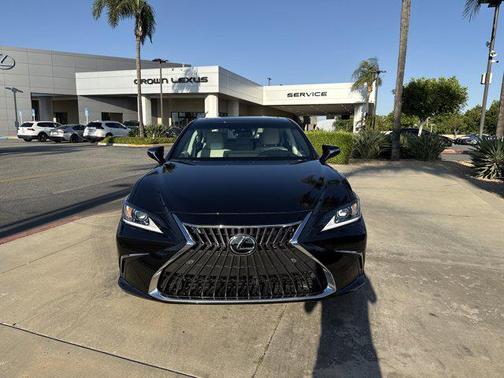 2025 Lexus ES 300h Base