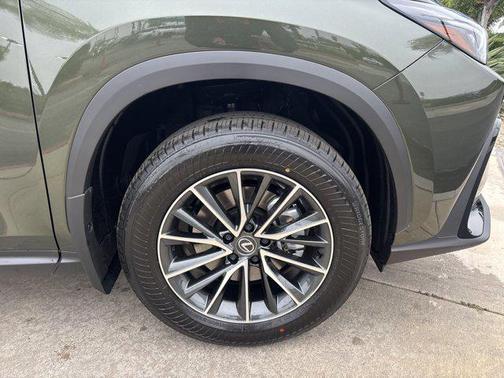 2025 Lexus NX 350h Premium