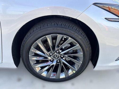 2025 Lexus ES 300h Luxury