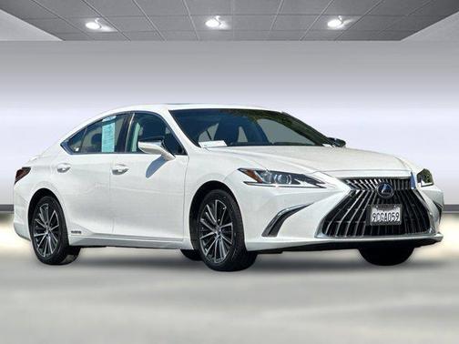2022 Lexus ES 300h Base