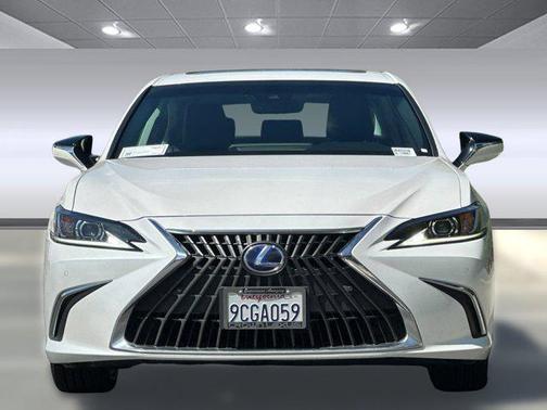 2022 Lexus ES 300h Base