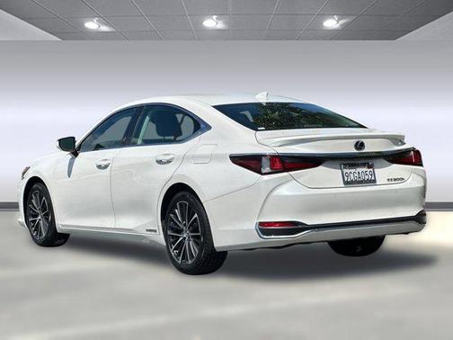 2022 Lexus ES 300h Base