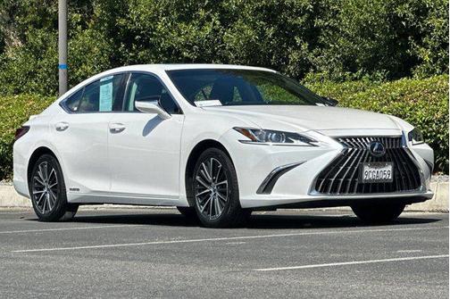 2022 Lexus ES 300h Base