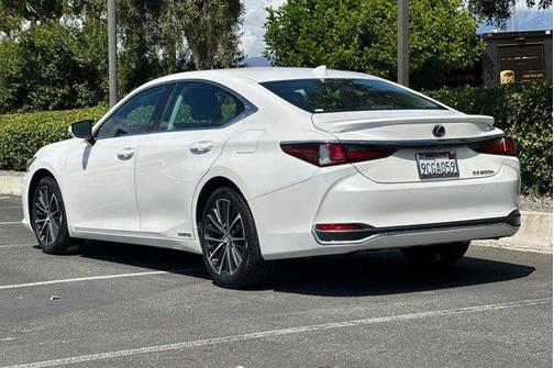 2022 Lexus ES 300h Base