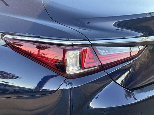 2025 Lexus ES 350 Base