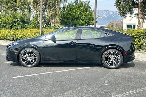 2025 Toyota Prius XLE