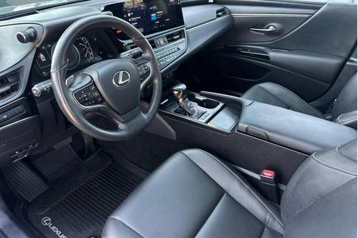 2025 Lexus ES 300h Base