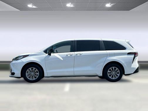 Ice Cap 2023 Toyota Sienna LE