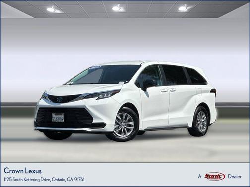 Ice Cap 2023 Toyota Sienna LE
