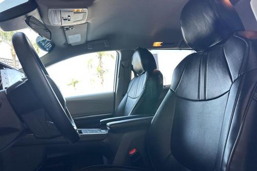 Ice Cap 2023 Toyota Sienna LE