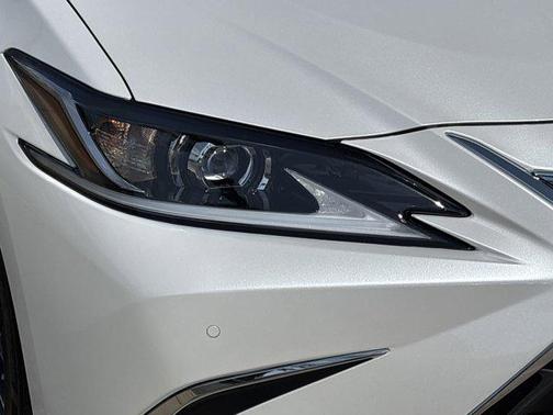 2025 Lexus ES 300h Base