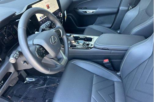 2026 Lexus NX 450h+ Luxury