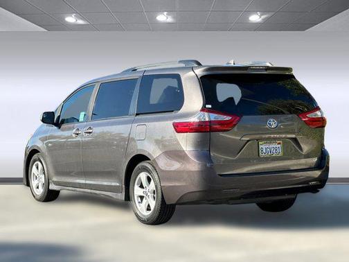 2019 Toyota Sienna LE