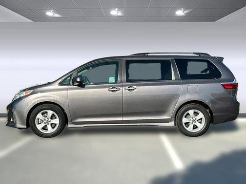 2019 Toyota Sienna LE