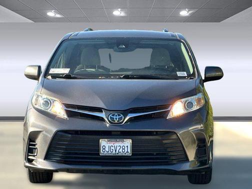 2019 Toyota Sienna LE