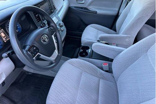 2019 Toyota Sienna LE