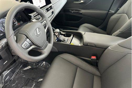 2025 Lexus ES 300h Base