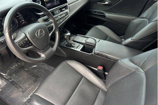 2022 Lexus ES 300h Base