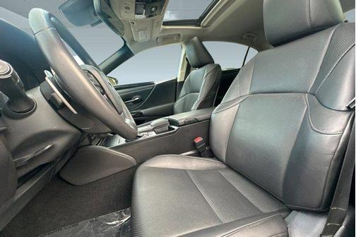 2022 Lexus ES 300h Base