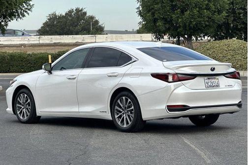 2022 Lexus ES 300h Base