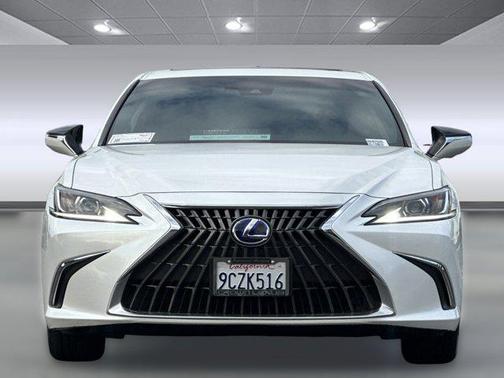 2022 Lexus ES 300h Base