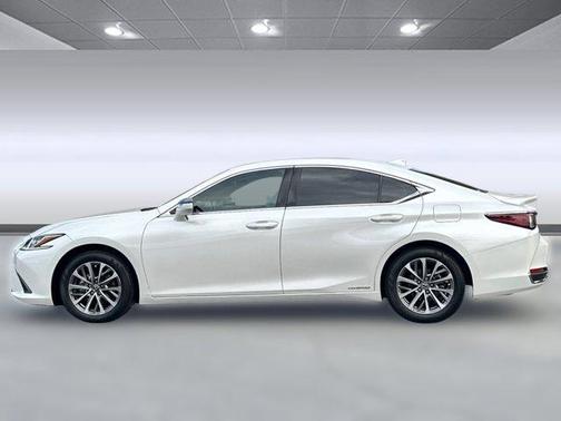 2022 Lexus ES 300h Base