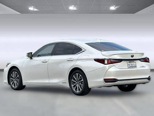 2022 Lexus ES 300h Base